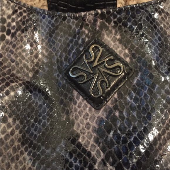 Vera Wang Handbag **NEVER USED** - Picture 3 of 5